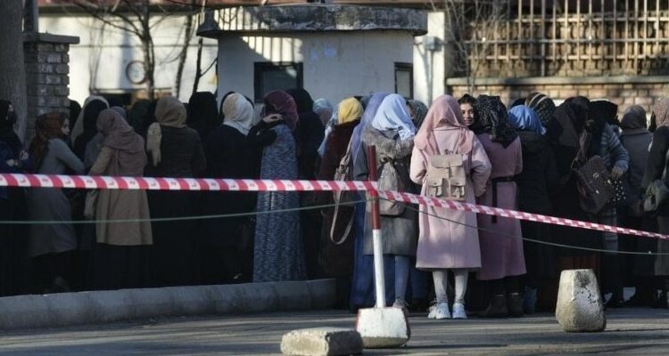 افغانستان میں کابل یونیورسٹی میں طلبہ کی پابندیوں کے ساتھ واپسی