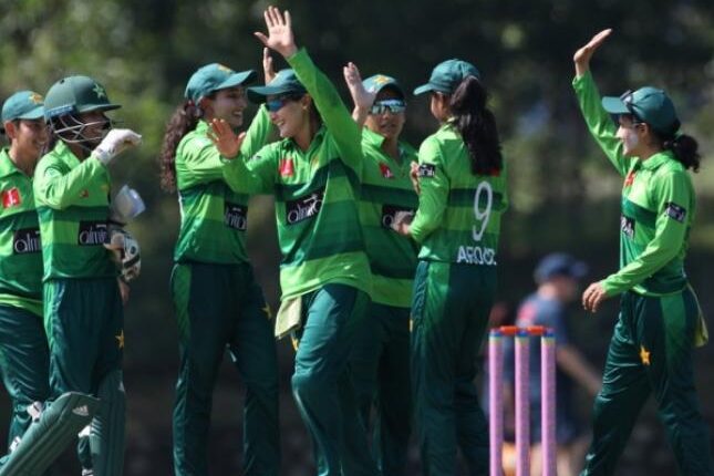 آئی سی سی ویمنز کرکٹ ورلڈ کپ، انگلینڈ نے وارم اپ میچ میں بنگلہ دیش کو 109 رنز سے شکست دیدی