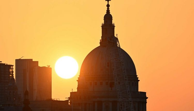 برطانیہ میں تاریخ کی گرم ترین رات ریکارڈ