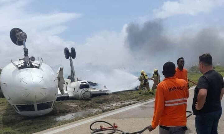 صومالیہ میں طیارہ لینڈنگ کے دوران الٹ گیا