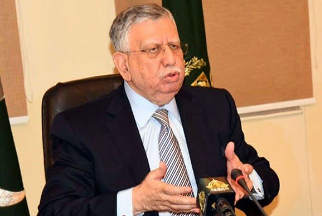 رواں ماہ ملکی درآمدات میں 20 فی صد کمی ہوئی، وزیر خزانہ
