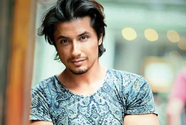 آنکھیں نیچی کر لیں کلچر سیٹ ہو جائے گا، علی ظفر کا ناقدین کو کرارا جواب