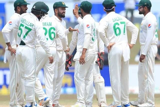 پلیئنگ الیون، راشد لطیف نے سلیکشن پر سوال اٹھادیے