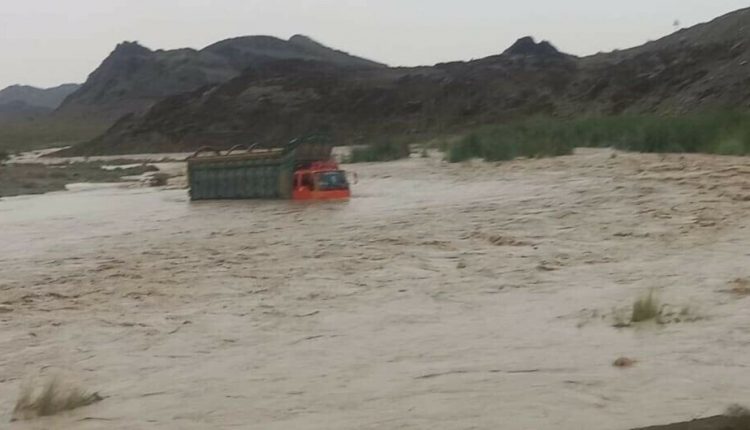 شدید بارشیں، سندھ اور بلوچستان کو ملانے والا پل ٹوٹ گیا