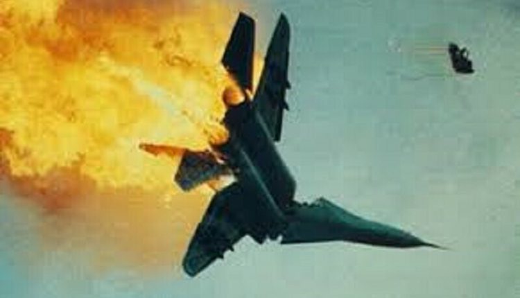 بھارتی فضائیہ کا لڑاکا طیارہ گر کر تباہ