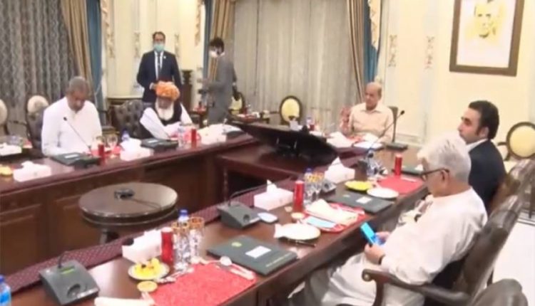 حکمران اتحاد اور پی ڈی ایم کے قائدین کا فل کورٹ کے مطالبے سے پیچھے نہ ہٹنے پر اتفاق