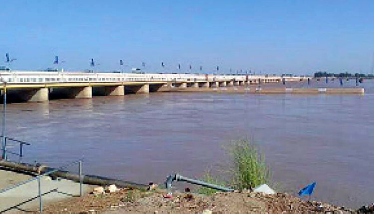 گڈوبیراج میں درمیانے درجے کا سیلاب برقرار