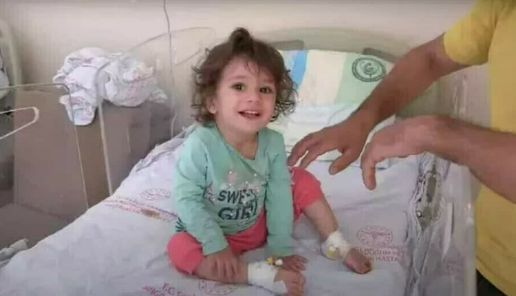 سانپ کے ڈسنے پر دو سالہ بچی نے کیسے بدلہ لیا؟