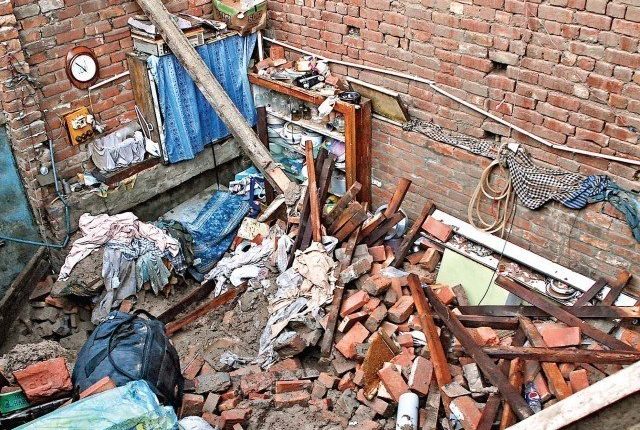 خضدار میں گھر کی چھت گرنے سے نوجوانوں جاں بحق