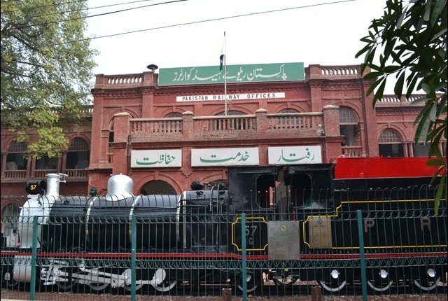 ریلوے کو اربوں روپے خسارہ، 93 افسران و اسٹاف دورہ چین کو تیار