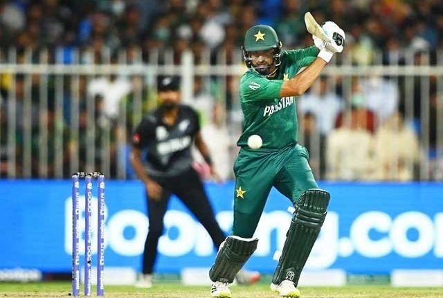 پاکستان کو شعیب ملک کا متبادل نہیں مل سکا، عاقب جاوید