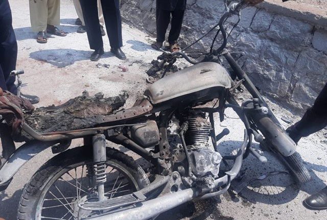 اسلام آباد میں 2 موٹرسائیکلوں کی ٹکر کے بعد دھماکا، 4 افراد زخمی