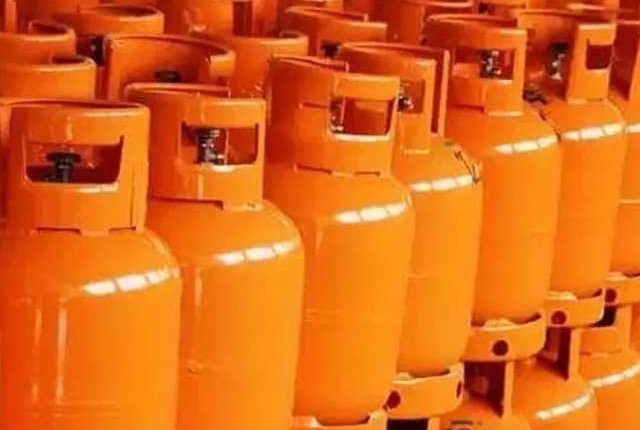 ایل پی جی کی قیمت میں 10 روپے فی کلو کمی