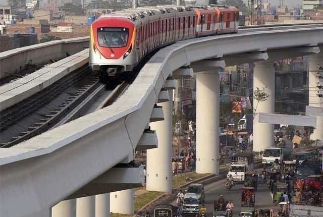 اورنج لائن میں بزرگ اور خصوصی افراد کا سفرمفت کرنے کا فیصلہ