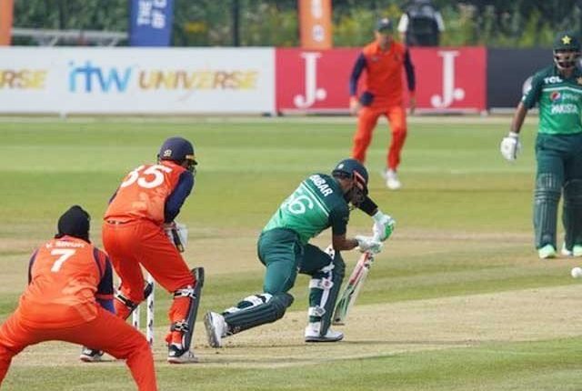 پاکستان کی نیدرلینڈز کے خلاف بیٹنگ جاری