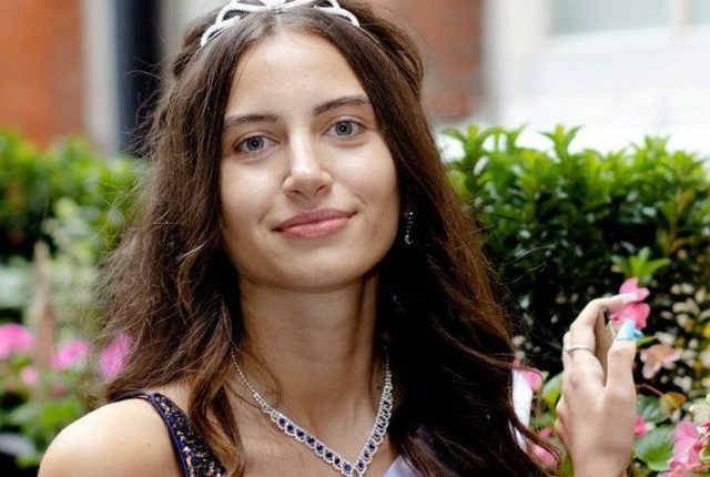 بغیر میک اپ خوبصورتی کا مقابلہ جیتنے والی پہلی خاتون کون؟