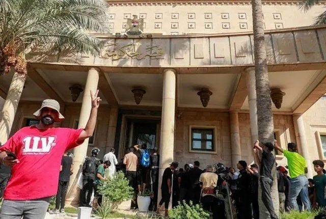 عراق جھڑپوں میں 23 افراد ہلاک، ملک میں کرفیو نافذ