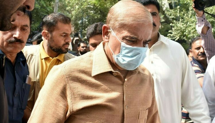 وزیراعظم سیلاب زدہ علاقوں کے دورے کیلئے سکھر پہنچ گئے