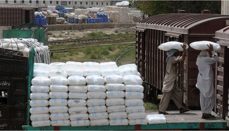 ترکیہ سے ایک اور ٹرین امدادی سامان لیکر تفتان پہنچ گئی