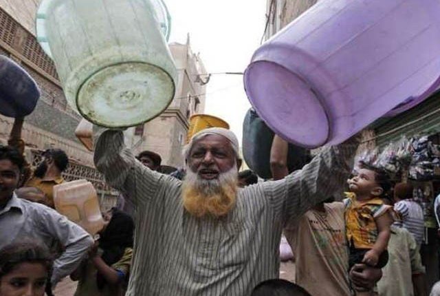 کراچی میں 5 روز سے پانی کی فراہمی بند، بحران بدترین ہو گیا