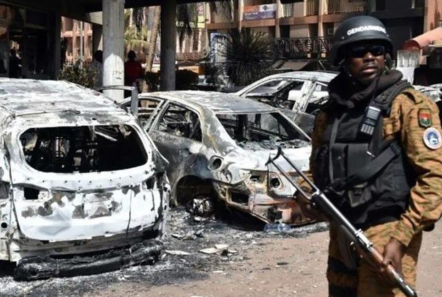 بُرکینا فاسو میں اسکول بس اور تجارتی قافلے پر دھماکا؛ طلبا سمیت 35 ہلاک