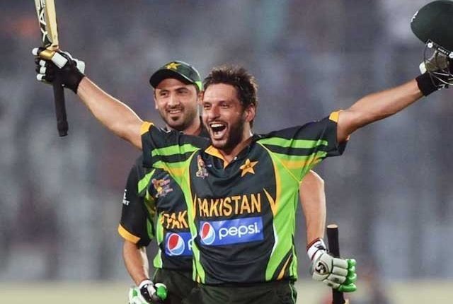 شاہد آفریدی کے دو چھکوں نے ایشون کا کیرئیر ختم کردیا، حفیظ