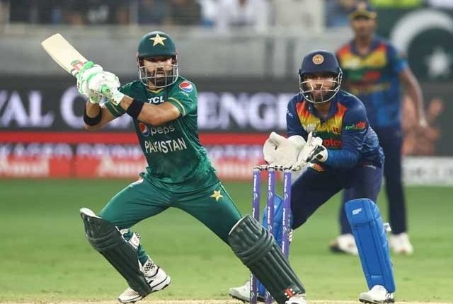 محمد رضوان کو کیوں نظر انداز کیا، صارفین کرک انفو کے اسکواڈ پر برہم