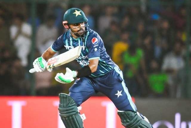 بابراعظم ٹی20 میں تیز ترین 8 ہزار رنز بنانے والے دوسرے بلےباز