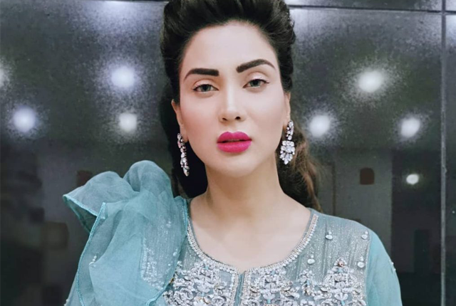 پیسے نہ ہونے کی وجہ سے لنڈے کے استعمال شدہ کپڑے خرید کر پہنتی تھی، فضا علی