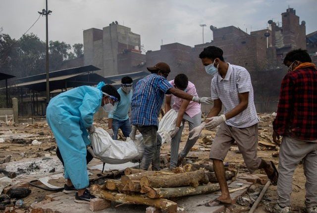 بھارت میں کورونا پھر سر اُٹھانے لگا؛ ہلاکتوں اور نئے کیسز میں اضافہ