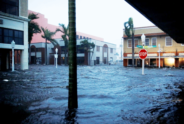 سمندری طوفان "آئن" فلوریڈا سے ٹکرا گیا