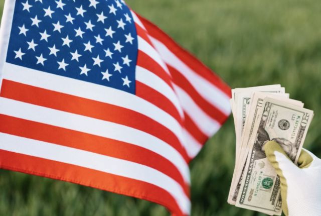 دنیا کو قرض دینے والا امریکا خود قرضوں میں ڈوب گیا