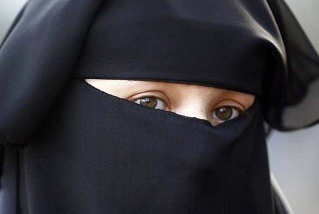 سوئٹزرلینڈ میں برقعہ پہننے پرایک ہزار ڈالر جرمانے کی تجویز