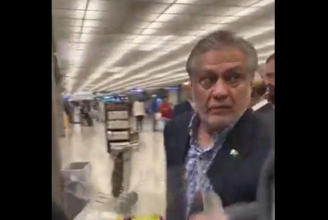 امریکی ایئرپورٹ پر اسحاق ڈار کو تضحیک آمیزجملوں کا سامنا، ویڈیو وائرل