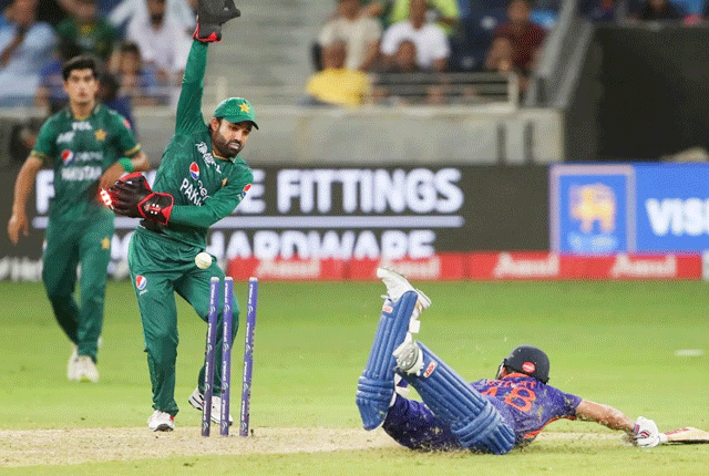 لکھ لیں! پاکستان ورلڈکپ کیلئے آئے گا لیکن بھارت وہاں نہیں جائے گا، آکاش چوپڑا