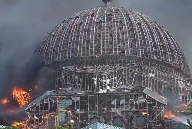 انڈونیشیا:مسجد کی تعمیرنوکے دوران آگ لگنے سے گنبد گرگیا