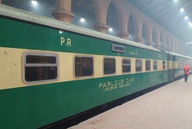 آئندہ ماہ سے عوام اور پاکستان ایکسپریس ٹرین کی بحالی کا فیصلہ