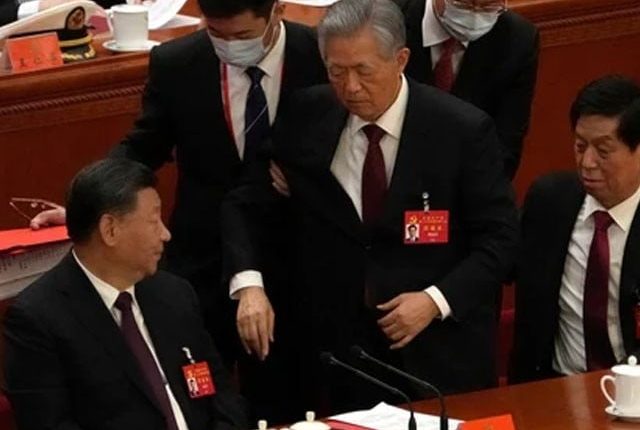 کمیونسٹ پارٹی کے اجلاس سے سابق صدر کو زبردستی نکال دیا گیا