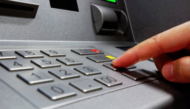 اوتھل، اے ٹی ایم کی بندش اور خرابی کے باعث صارفین کو شدید مشکلات کا سامنا