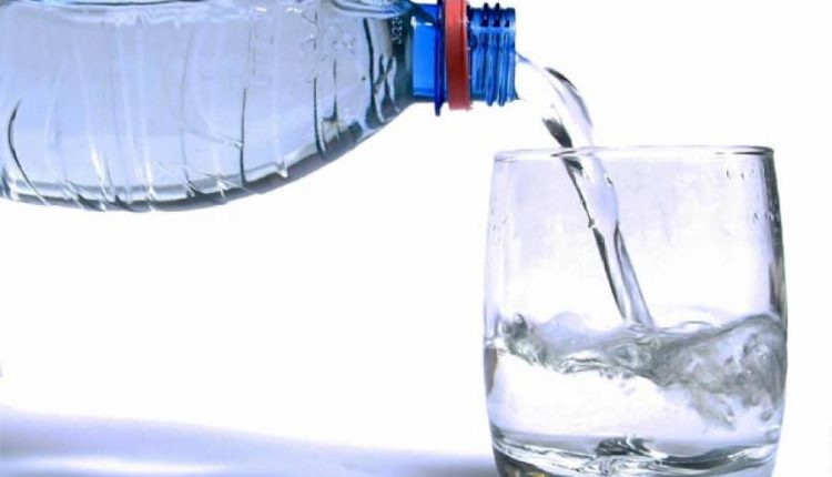 ریسٹورنٹ انتظامیہ نے بچوں کو پانی کے بجائے تیزاب کی بوتلیں پلادیں