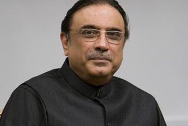 ایک شخص انتشار پھیلانے کیلیے ہرلائن عبور کررہا ہے، آصف زرداری