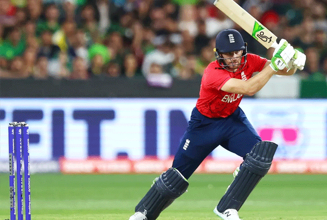 ٹی20 ورلڈکپ فائنل؛ ہدف کے تعاقب میں انگلینڈ کے 82 رنز، 3 کھلاڑی آؤٹ