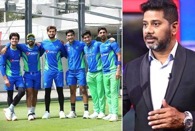 میلبرن میں ٹی20 ورلڈکپ فائنل کے بعد پاکستانی شائقین کرکٹ نے بھارتی جرنلسٹ وکرانت گپتا کو گھیر لیا۔ ٹی20 ورلڈکپ فائنل میں انگلینڈ کے ہاتھوں شکست کے بعد پاکستانی شائقین کرکٹ نے اسٹیڈیم کے باہر بھارتی اسپورٹس جرنلسٹ وکرانت گپتا گھیر لیا اور کچھ دلچسپ سوالات کیے، جس کی ویڈیو سوشل میڈیا پر وائرل ہورہی ہے۔ ویڈیو میں دیکھا جاسکتا ہے کہ صحافی وکرانت گپتا شائقین کرکٹ کے سوالات کا جواب دے رہے ہیں جبکہ فائنل میں پاکستانی بالنگ لائن کی بھی تعریف کرتے نظر آرہے ہیں۔ مزید پڑھیں: ٹی20 ورلڈکپ کے فائنل میں بابراعظم کی سست رفتار بیٹنگ غلط تھی، ہربھجن انہوں نے کہا کہ ایونٹ میں پاکستانی بالرز نے ٹاپ پرفارمنس دی جس کی وجہ سے قومی ٹیم فائنل میں پہنچ سکی، وکرانت نے بتایا کہ سال 2003 کے ورلڈکپ میں بھارتی ٹیم کو آسٹریلیا سے شکست ہوئی اسکے بعد ٹیم میں تبدیلیاں ہوئیں اور پھر وہی ٹیم 8 سال بعد چیمپیئن بننے میں کامیاب ہوئی۔ بھارتی صحافی نے کہا کہ پاکستان کی ٹیم ورلڈکپ میں نوجوان کھلاڑیوں پر مشتمل تھی، جب یہ ٹیم تجربہ حاصل کرے گی تو چیمپیئن بنے گی۔ میلبرن میں ٹی20 ورلڈکپ فائنل کے بعد پاکستانی شائقین کرکٹ نے بھارتی جرنلسٹ وکرانت گپتا کو گھیر لیا۔ ٹی20 ورلڈکپ فائنل میں انگلینڈ کے ہاتھوں شکست کے بعد پاکستانی شائقین کرکٹ نے اسٹیڈیم کے باہر بھارتی اسپورٹس جرنلسٹ وکرانت گپتا گھیر لیا اور کچھ دلچسپ سوالات کیے، جس کی ویڈیو سوشل میڈیا پر وائرل ہورہی ہے۔ ویڈیو میں دیکھا جاسکتا ہے کہ صحافی وکرانت گپتا شائقین کرکٹ کے سوالات کا جواب دے رہے ہیں جبکہ فائنل میں پاکستانی بالنگ لائن کی بھی تعریف کرتے نظر آرہے ہیں۔ مزید پڑھیں: ٹی20 ورلڈکپ کے فائنل میں بابراعظم کی سست رفتار بیٹنگ غلط تھی، ہربھجن انہوں نے کہا کہ ایونٹ میں پاکستانی بالرز نے ٹاپ پرفارمنس دی جس کی وجہ سے قومی ٹیم فائنل میں پہنچ سکی، وکرانت نے بتایا کہ سال 2003 کے ورلڈکپ میں بھارتی ٹیم کو آسٹریلیا سے شکست ہوئی اسکے بعد ٹیم میں تبدیلیاں ہوئیں اور پھر وہی ٹیم 8 سال بعد چیمپیئن بننے میں کامیاب ہوئی۔ بھارتی صحافی نے کہا کہ پاکستان کی ٹیم ورلڈکپ میں نوجوان کھلاڑیوں پر مشتمل تھی، جب یہ ٹیم تجربہ حاصل کرے گی تو چیمپیئن بنے گی۔ ٹی20 ورلڈکپ فائنل؛ بھارتی صحافی بھی پاکستانی بولنگ کے گرویدہ ہوگئے