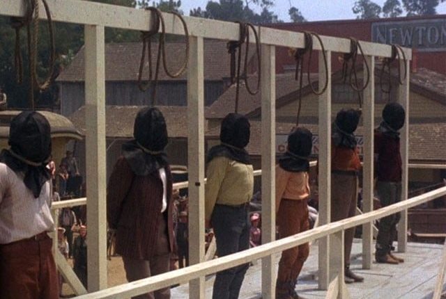 کویت؛ قتل کیس میں پاکستانی سمیت 7 افراد کو پھانسی؛ 2 خواتین بھی شامل