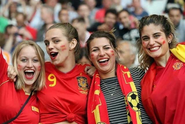 فیفا ورلڈکپ؛ قطر میں شائقین مختصر لباس نہیں پہن سکیں گے