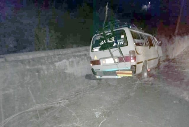 سیہون حادثہ؛ سندھ میں این ایچ اے اور محکمہ آبپاشی کا تنازعہ 21 جانیں لے گیا