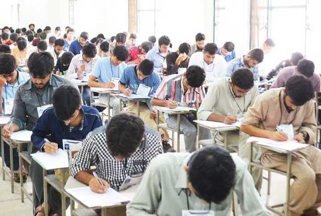 خیبر پختون خوا حکومت نے گریجویشن تک تعلیم مفت کردی