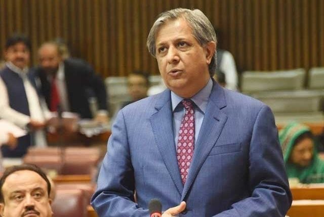 وفاقی حکومت نے وزیر قانون کو عہدہ سنبھالتے ہی بڑا ٹاسک دیدیا