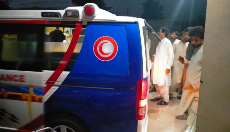 وڈھ میں گاڑی پر فائرنگ ایک شخص زخمی