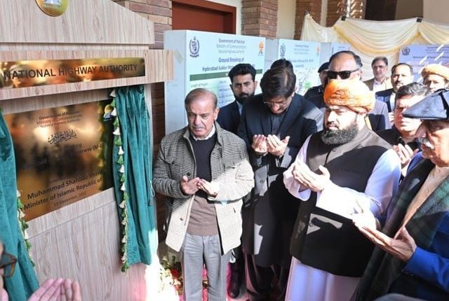 وزیراعظم نے سکھر حیدرآباد موٹروے کا سنگِ بنیاد رکھ دیا